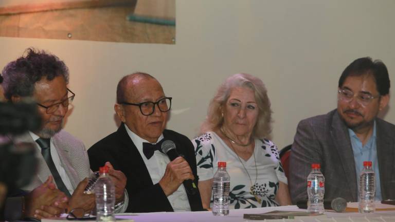 José Ángel Pescador Osuna presentó en Casa Haas la antología Pensamiento Educativo, publicada por El Colegio de Sinaloa.