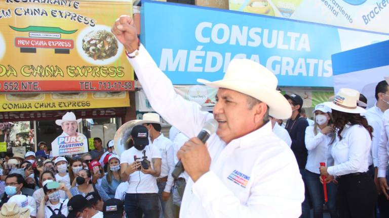 Faustino Hernández Álvarez cierra su campaña en el Centro Histórico de Culiacán.