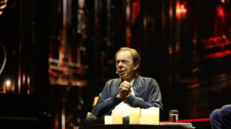 El productor de teatro musical y músico, Andrew Lloyd Webber, participa en el encuentro de jóvenes México Siglo XXI.