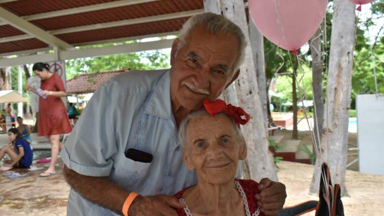 Rafael, de 81 años, ha visitado las aguas termales de Imala desde la infancia