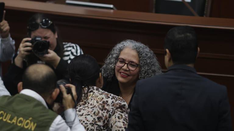 La Gobernadora de Sinaloa Graciela Domínguez Nava después de rendir protesta en el Congreso del Estado.