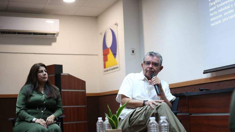 Carlos Mario Rodríguez expone la importancia de la arquitectura y el urbanismo para la reconciliación social.