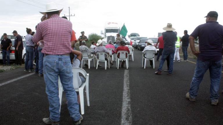 Por bloquear carretera en protesta, líderes agrícolas de El Carrizo harán trabajo social para la SCT