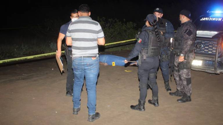 Tres jóvenes son arrastrados por la corriente en Nuevo Altata, Navolato; mueren dos