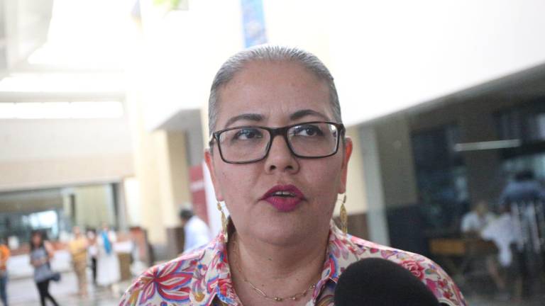 Graciela Domínguez Nava manifestó que la sociedad no ve bien que quienes están al frente de la administración de la UAS favorezcan principalmente a sus familiares con plazas.