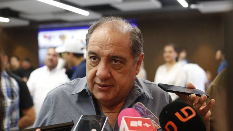 Javier Llausás Magaña llama a la sociedad a aportar soluciones a la crisis que vive Sinaloa.