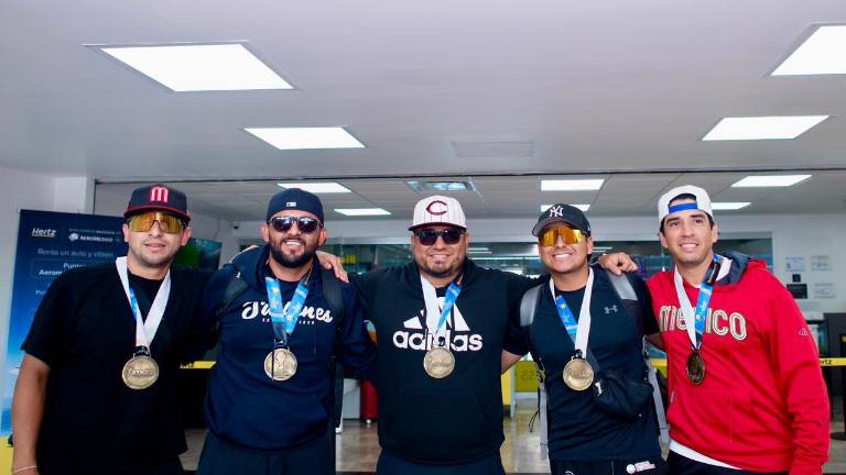 Los softbolistas sinaloenses que formaron parte del equipo campeón del Panamericano de Mayores.