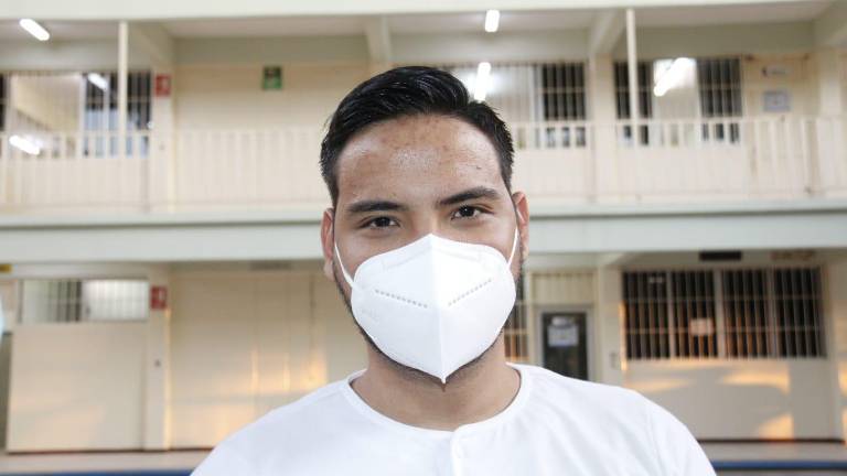 Miguel Requena, estudiante de quinto grado en la Facultad de Medicina de la UAS.