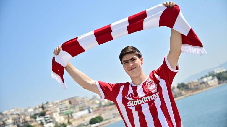 Armando “Hormiga” González es oficializado por el Olympiacos.