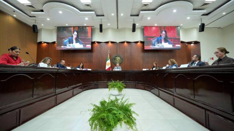 Sesión de la Comisión Permanente del Congreso de Sinaloa el domingo.