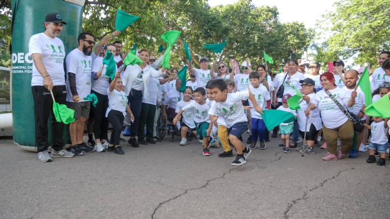 Buen número de corredores se dieron cita en la Séptima Carrera de Talla Baja en el Jardín Botánico de Culiacán.