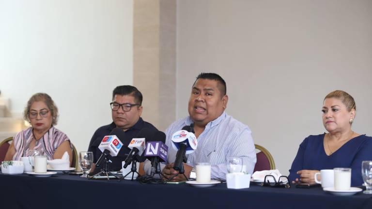 La dirigencia del PAN en Mazatlán pide al Gobierno Municipal transparentar permisos para modificar fachada del Palacio Municipal.