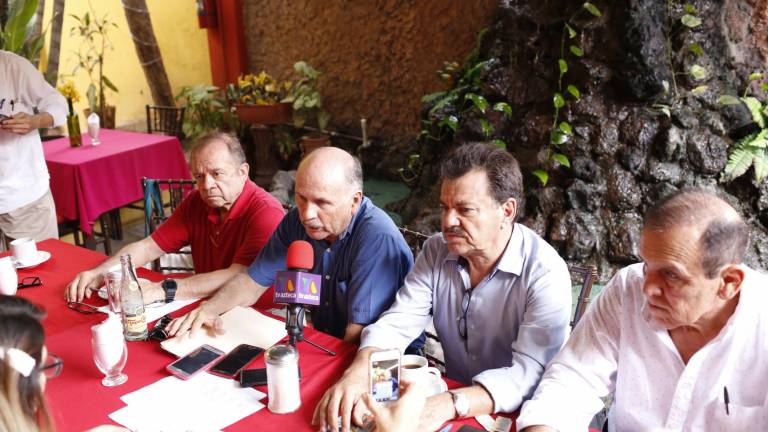 Integrantes de La Crónica de Sinaloa A.C agradecen la aprobación de la figura del Cronista Municipal a la LXIII Legislatura del Congreso del Estado.