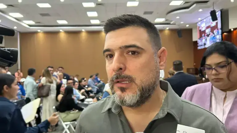 Enrique Riveros Echavarría reprocha que el Gobierno no invierta dinero en actividades productivas, como el campo.