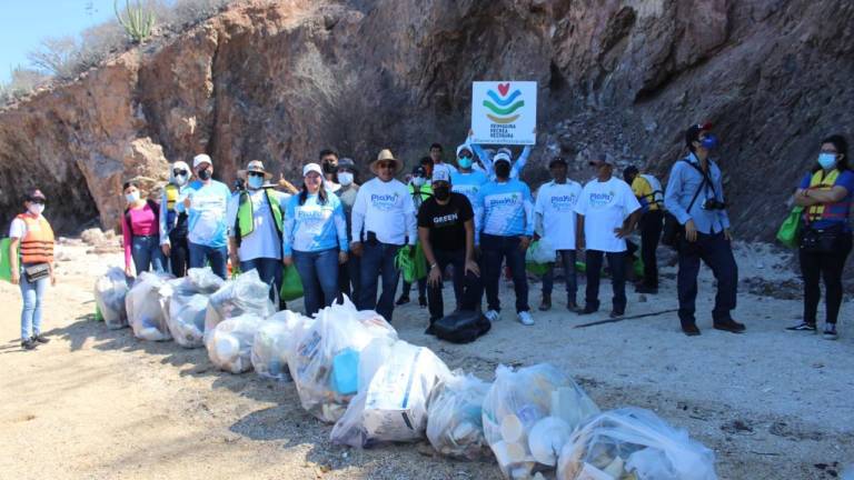 Unen fuerzas en jornada de limpieza de islas de Navachiste, Guasave