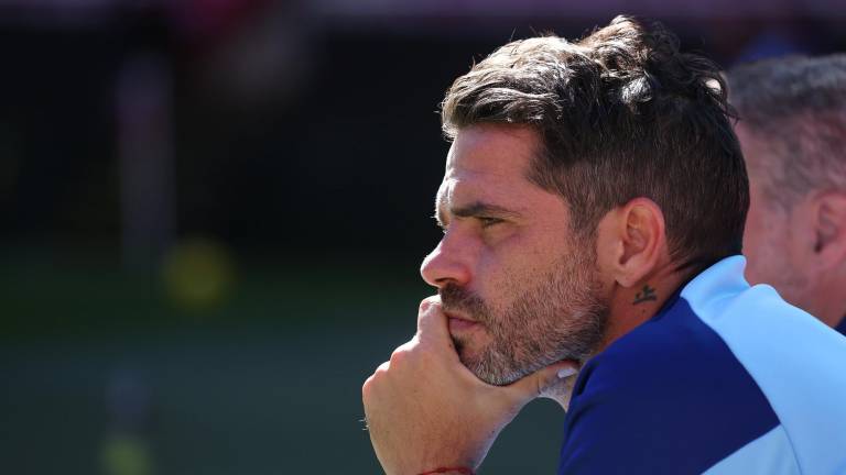 Fernando Gago es multado por quejarse del arbitraje tras el Clásico.