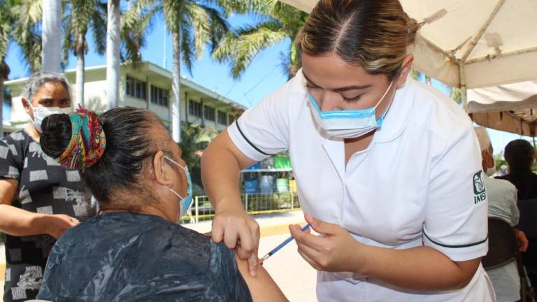 Con vacunación a 200 brigadistas cierra primera etapa en Guasave