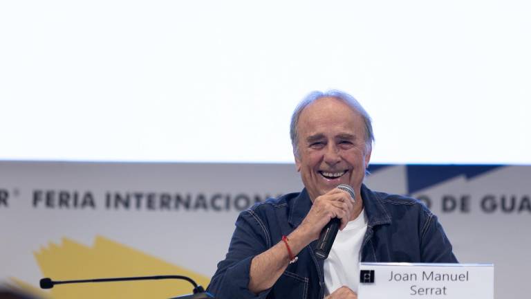 Joan Manuel Serrat participó en una sesión de Mil jóvenes con... en la FIL de Guadalajara.