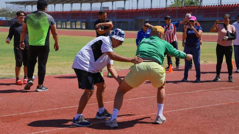 Noventa y dos entrenadores sinaloenses de diferentes disciplinas fueron certificados.