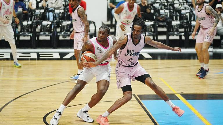 Un reñido encuentro escenificaron Venados Basketball y Ostioneros de Guaymas.