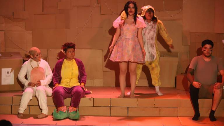 ‘Muñecos de Aparador” desata risas en Casa Haas