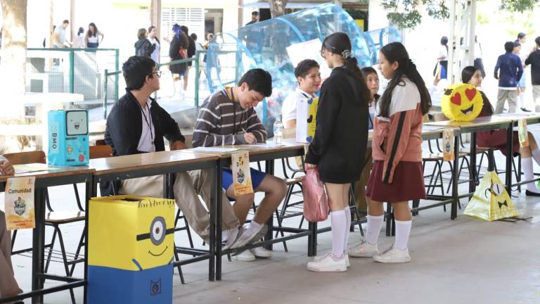 En la secundaria federal Genaro Estrada la comunidad educativa se suma a la campaña Tapatón y Libretón para ayudar a Casa Valentina.