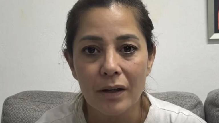 Verónica Ruffo subió a un templete para dirigir un mensaje en el que relató lo que su padre le expresó durante una visita en prisión.
