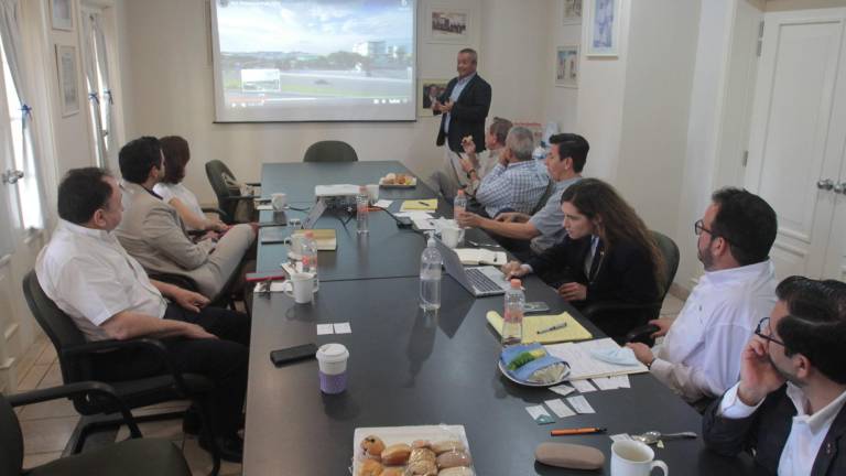 Presentación del Proyecto Aeroespacial de Mazatlán ante directivos del Centro de Negocios de la Embajada de Suiza en México y empresarios mazatlecos.