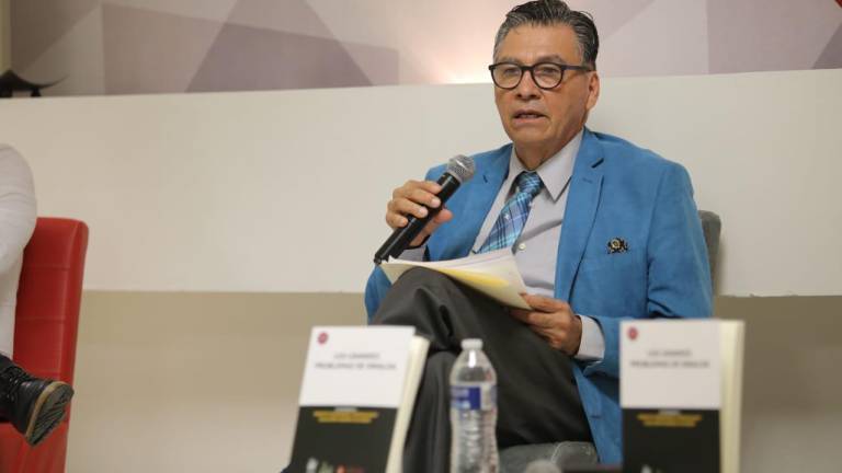 Ernesto Hernández Norzagaray durante la presentación del libro Los Grandes Problemas de Sinaloa.