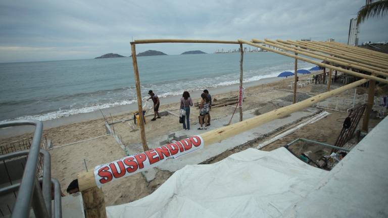 Desde noviembre pasado, el Gobierno de Mazatlán clausuró una palapa que se construía en zona federal, por no cumplir con los reglamentos.