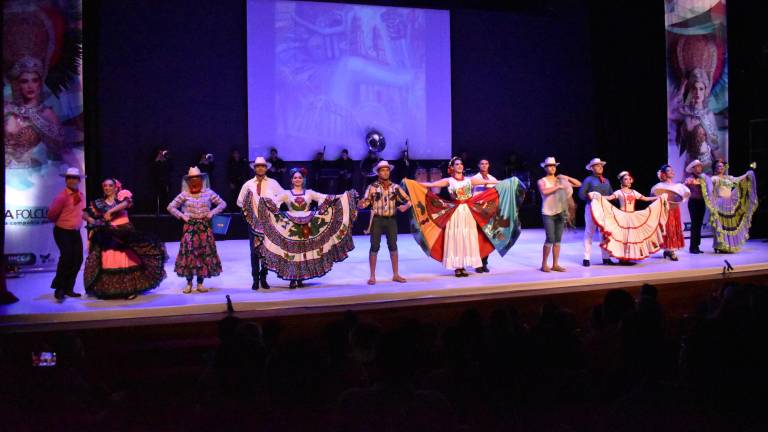 La Compañía Folclórica Sinaloense presenta el espectáculo ‘Sinaloa, tierra fértil de danzantes’.