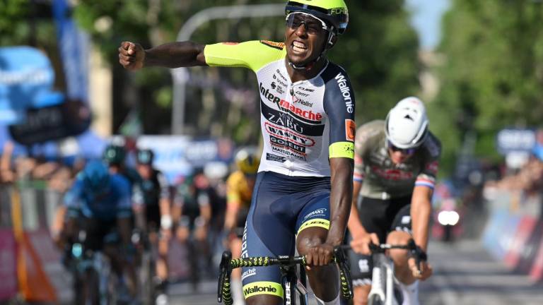 El africano Biniam Girmay se quedó con la décima etapa del Giro de Italia.