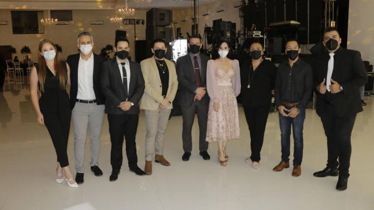 Integrantes de la Asociación Eventistas Unidos de Sinaloa celebran su primer aniversario.