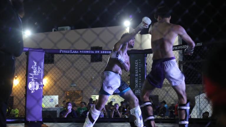 Joshua Pérez y Carlos Bastidas ofrecieron un combate bastante atractivo.