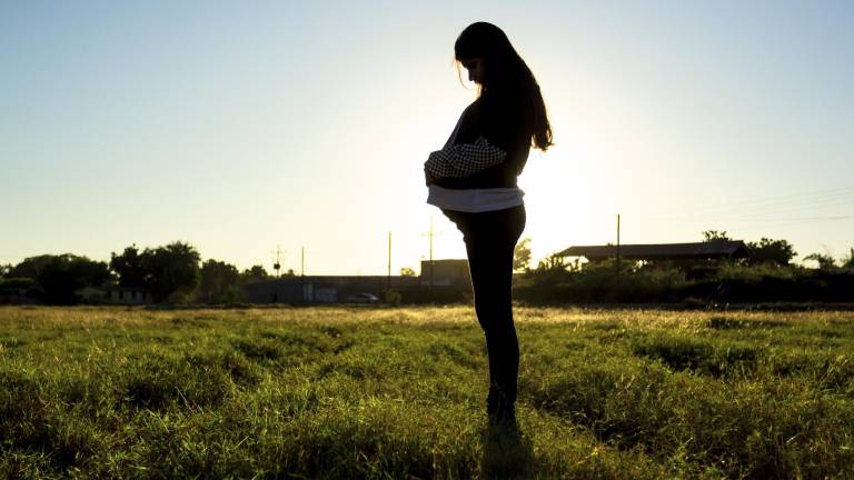 ¿Qué puede haber detrás de un embarazo adolescente?
