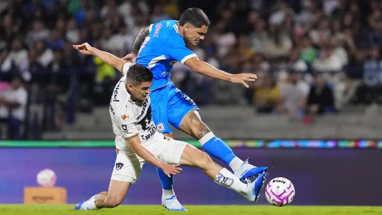Cruz Azul y Pumas dividen honores.