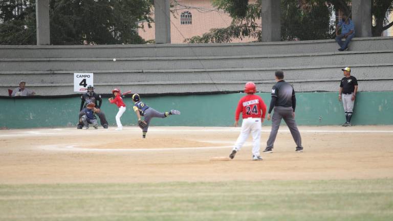 Liga Mazatlán explota a la ofensiva y noquea a Rieleros en el Mazatlán Baseball Tournament
