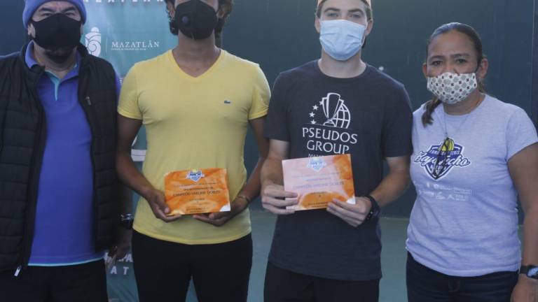 Premian a ganadores del Torneo de Tenis Bajo Techo Mazatlán Open 2021