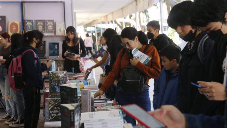 Asistencia a la Feria Internacional del Libro de Culiacán, en su primera edición.