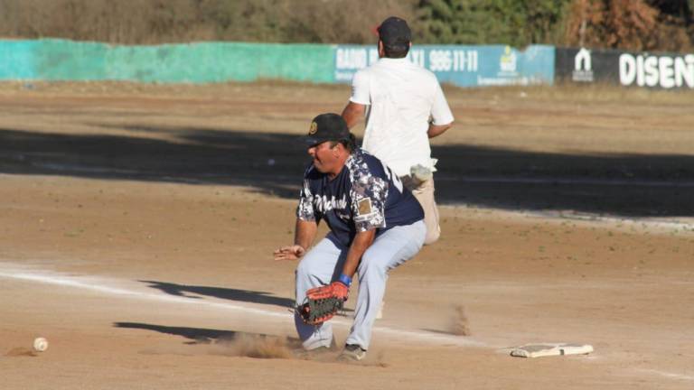 Mariachis de El Conchi lleva paso de campeón en la Liga de Beisbol de Eco Taxis Verdes