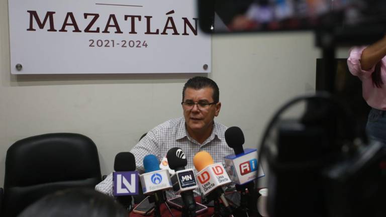 El Alcalde de Mazatlán, Édgar González, sostuvo una reunión con el fundador de Grupo Dportenis, José Óscar Sánchez.