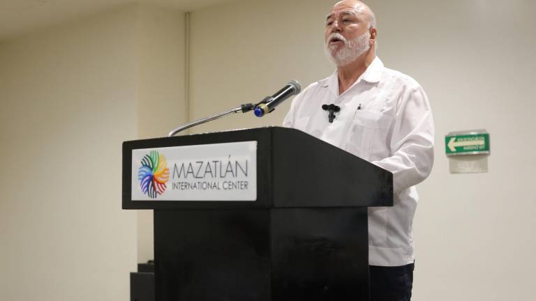 Manuel Clouthier Carrillo afirmó que el crecimiento desordenado, la omisión de gobiernos y la ausencia de una visión de largo plazo colocaron a Mazatlán en una situación límite.