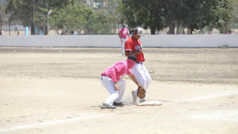 Las Locas de Nico apalean a Las Higueras en el beisbol Libre del Chololos