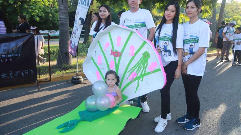 En pro de los niños, conviven en Caminata del Día Internacional de la Parálisis Cerebral