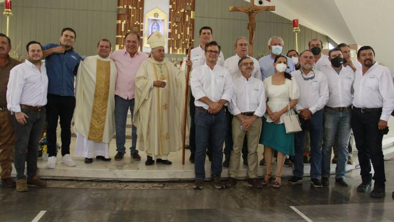 Los hombres del campo se unieron para celebrar con una misa oficiada por el Obispo Jonás Guerrero Corona.