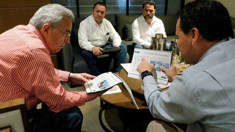 El Gobernador Rubén Rocha Moya sostuvo una reunión con el gerente de la División de Distribución Noroeste de la Comisión Federal de Electricidad Hugo Martínez Lendechy.