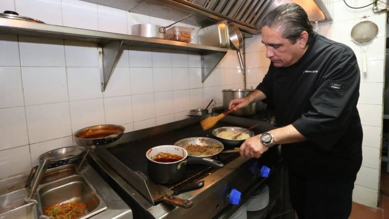 Hay que vivir la vida, a pesar de los obstáculos sostiene el Chef Gilberto Del Toro