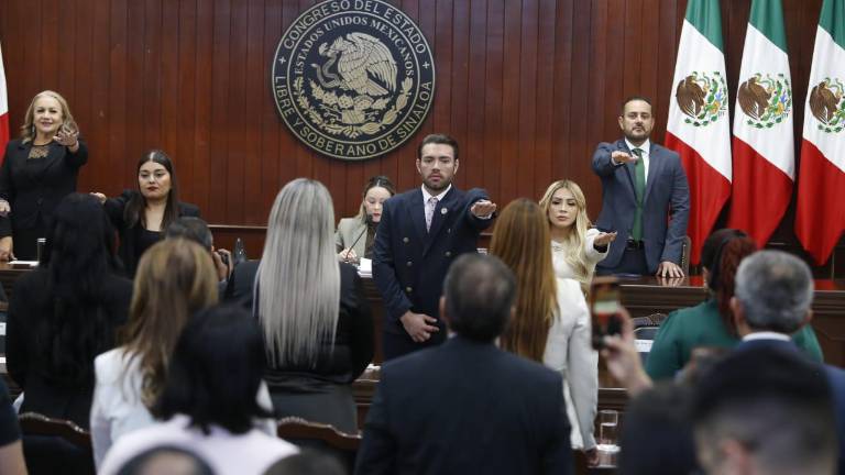 Sesión del Congreso de Sinaloa donde se eligió a Yeraldine Bonilla para continuar como Presidenta de la Mesa Directiva.