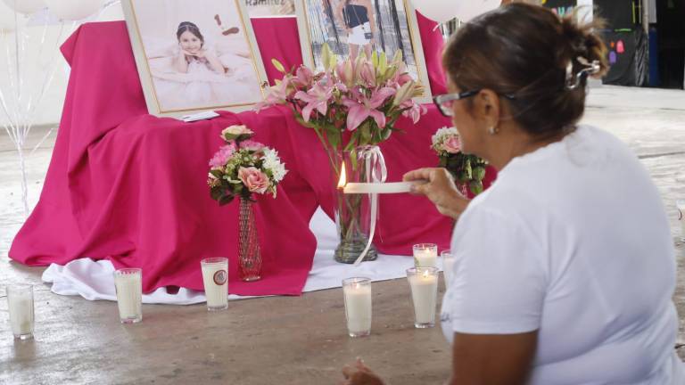 En la escuela Rafael Ramírez se realizó un homenaje en memoria de Alexa y Leidy, quienes fueron asesinadas en Badiraguato el 6 de mayo.