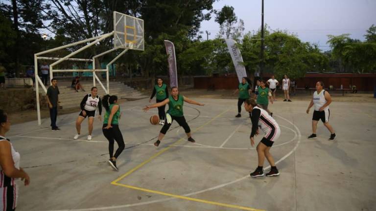 El baloncesto fue una de las disciplinas en que se jugó.